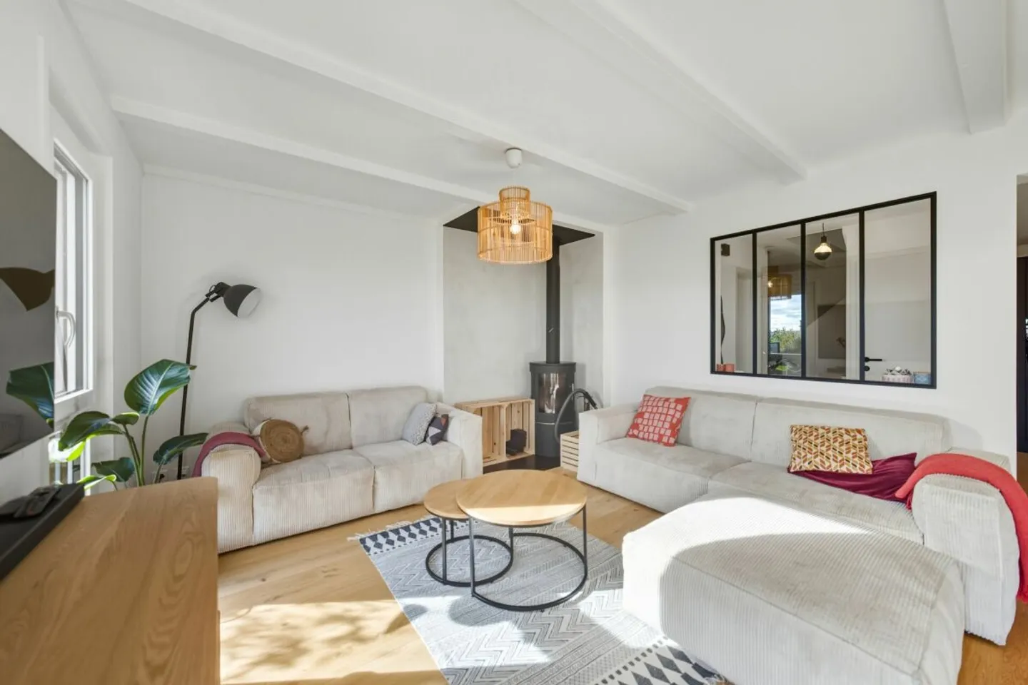 Villa mitoyenne entièrement rénovée à Orbe - Photo 3 sur 11