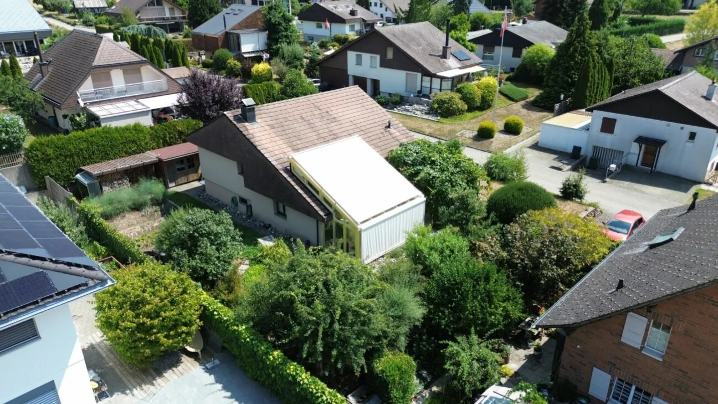 Charming 4.5 Room Single Family House with Lovingly Designed Garden - Photo 3 of 13