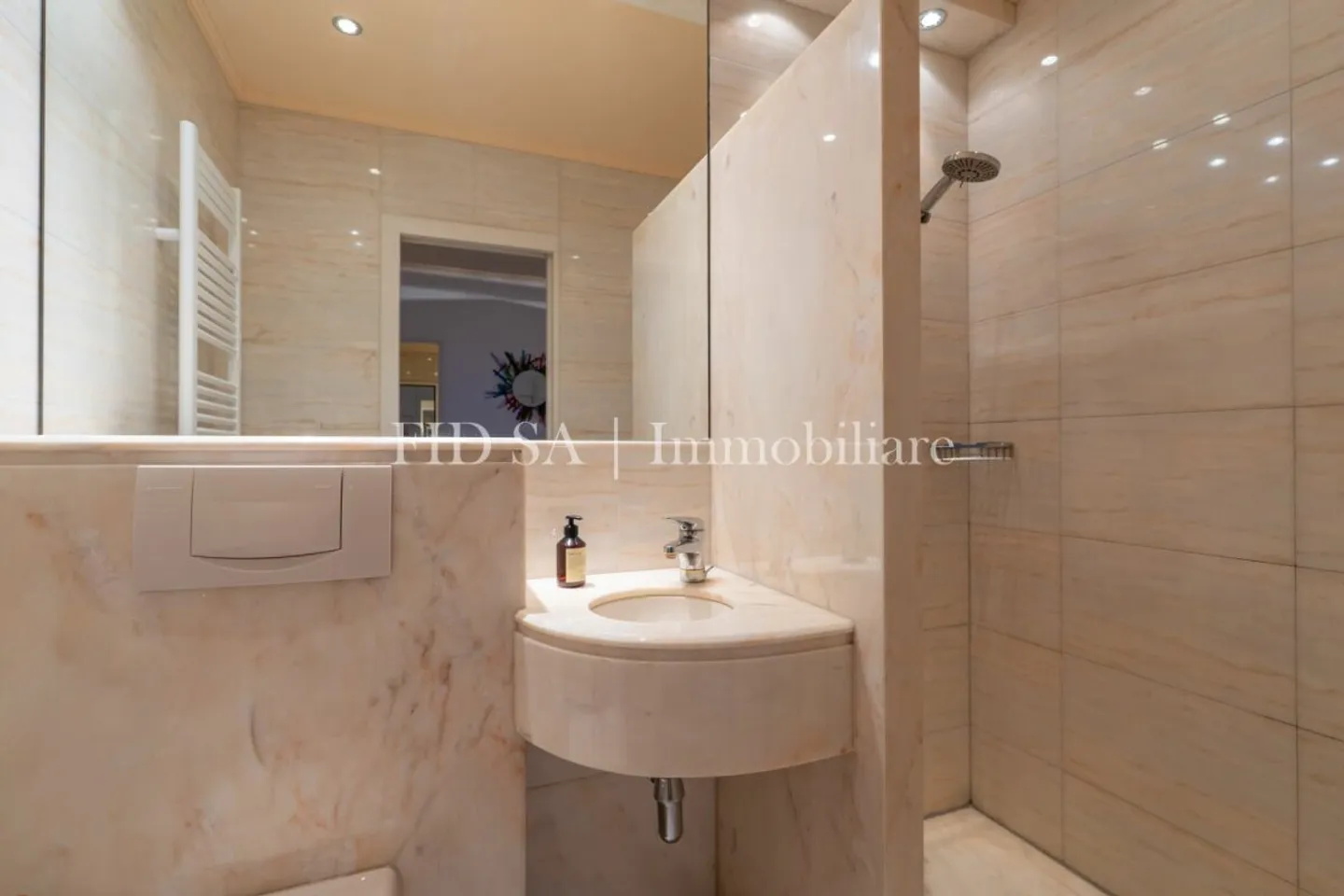 MINUSIO - Exclusive apartment with terrace immersed in greenery - Photo 10 of 12