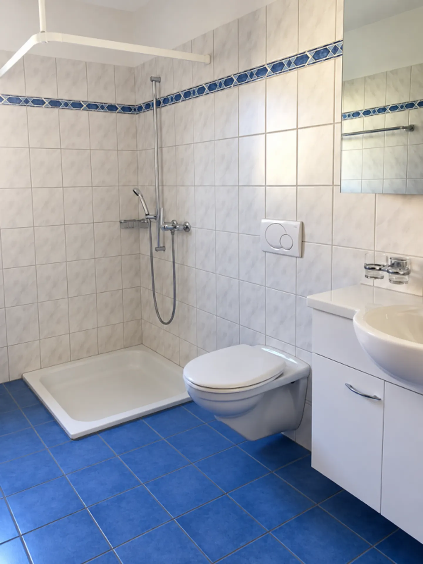 Wohnen mit Weitblick - 4.5-Zimmer-Wohnung mit See- und Bergsicht - Photo 3 of 13