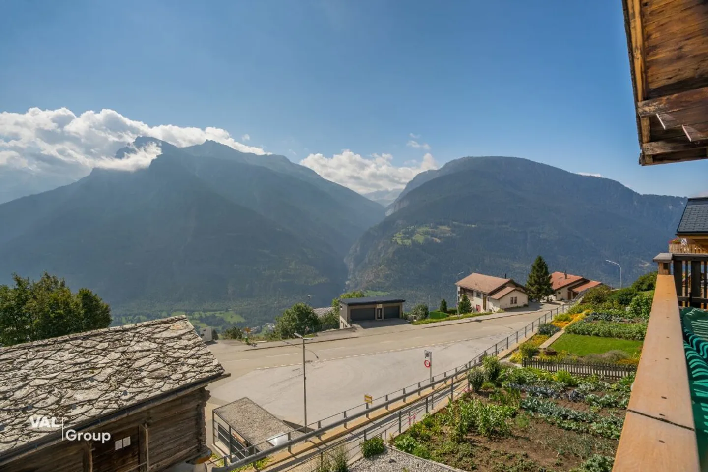 Where the Valais mountain world becomes the daily horizon - Photo 11 of 13