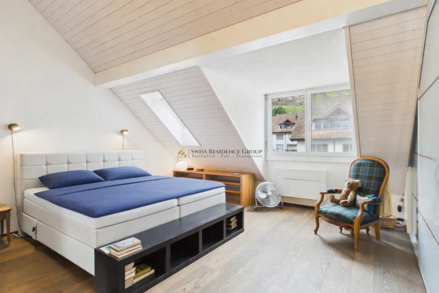 Incantevole casa a schiera con vista parziale sul lago in una posizione ambita a Oberrieden - Foto 9 di 13