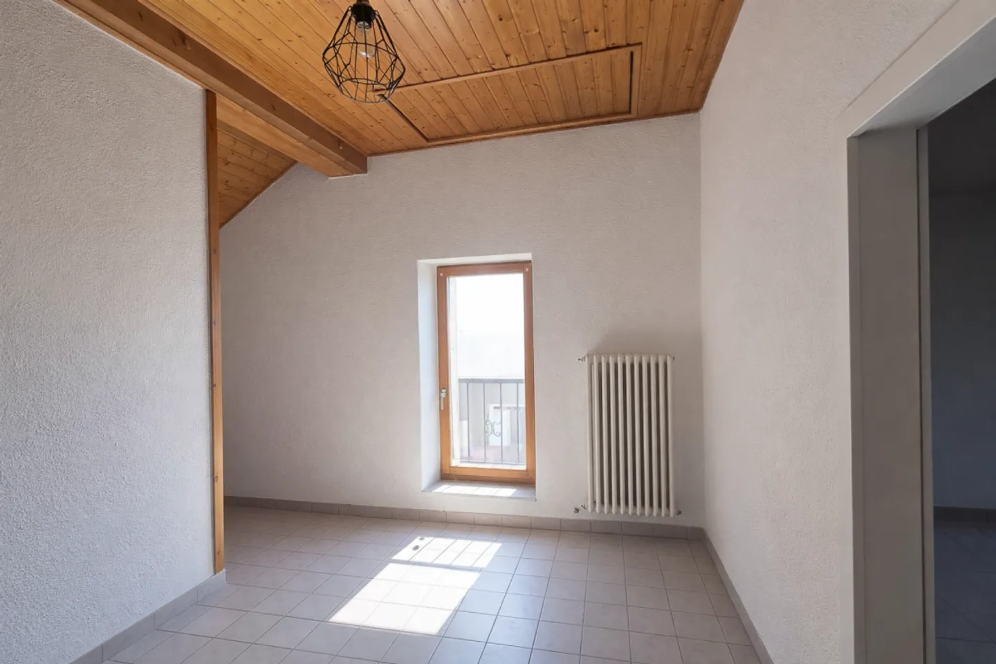 2.5 room attic apartment in Orbe - Photo 4 of 5