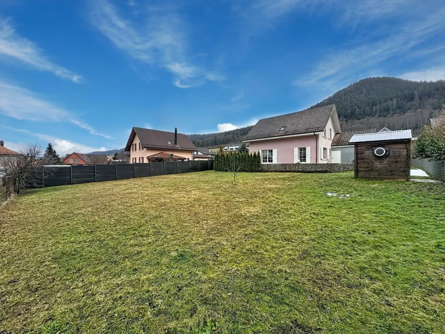 VILLA INDIVIDUELLE PARFAITE POUR UNE FAMILLE - Photo 2 sur 13