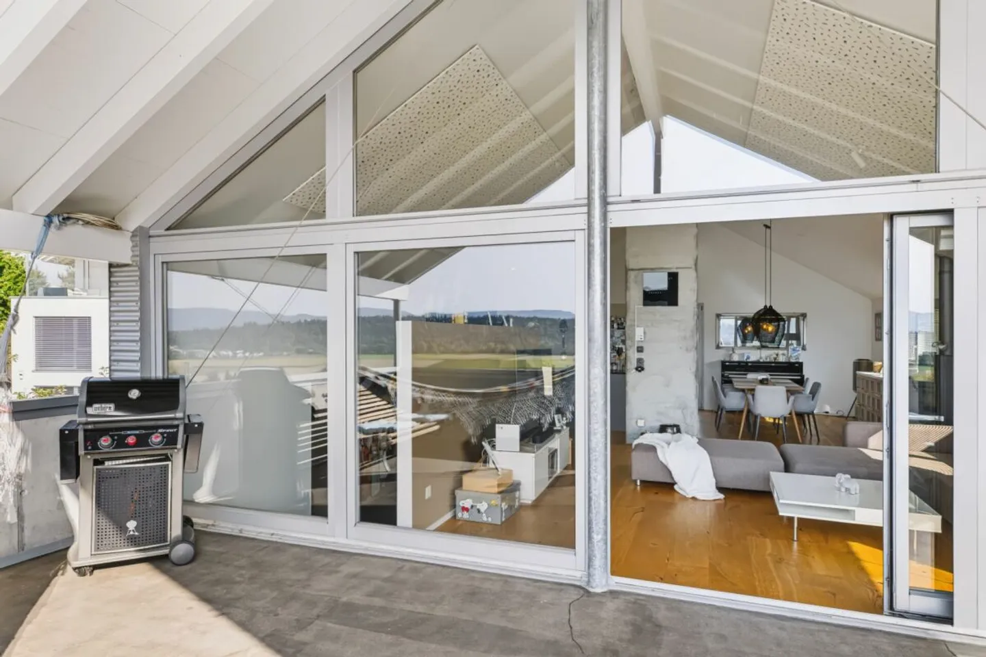 Luxurious Single-Family Home with Pool and Stunning Views in Roggwil BE - Photo 7 of 13