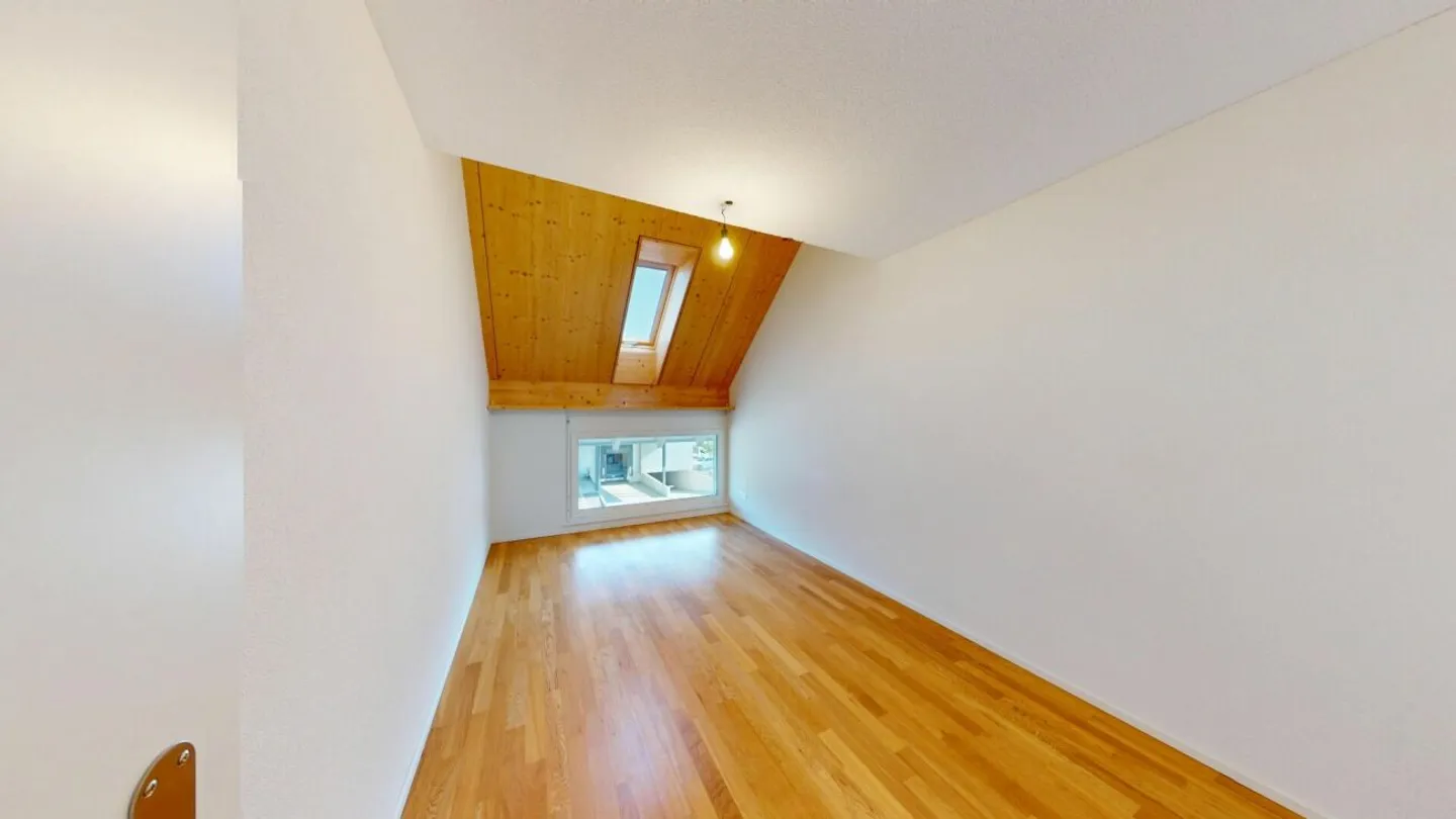 Wohnen wie im Einfamilienhaus: 5.5-Zimmer-Maisonette auf 168 m² nahe der Aare - Foto 10 von 13