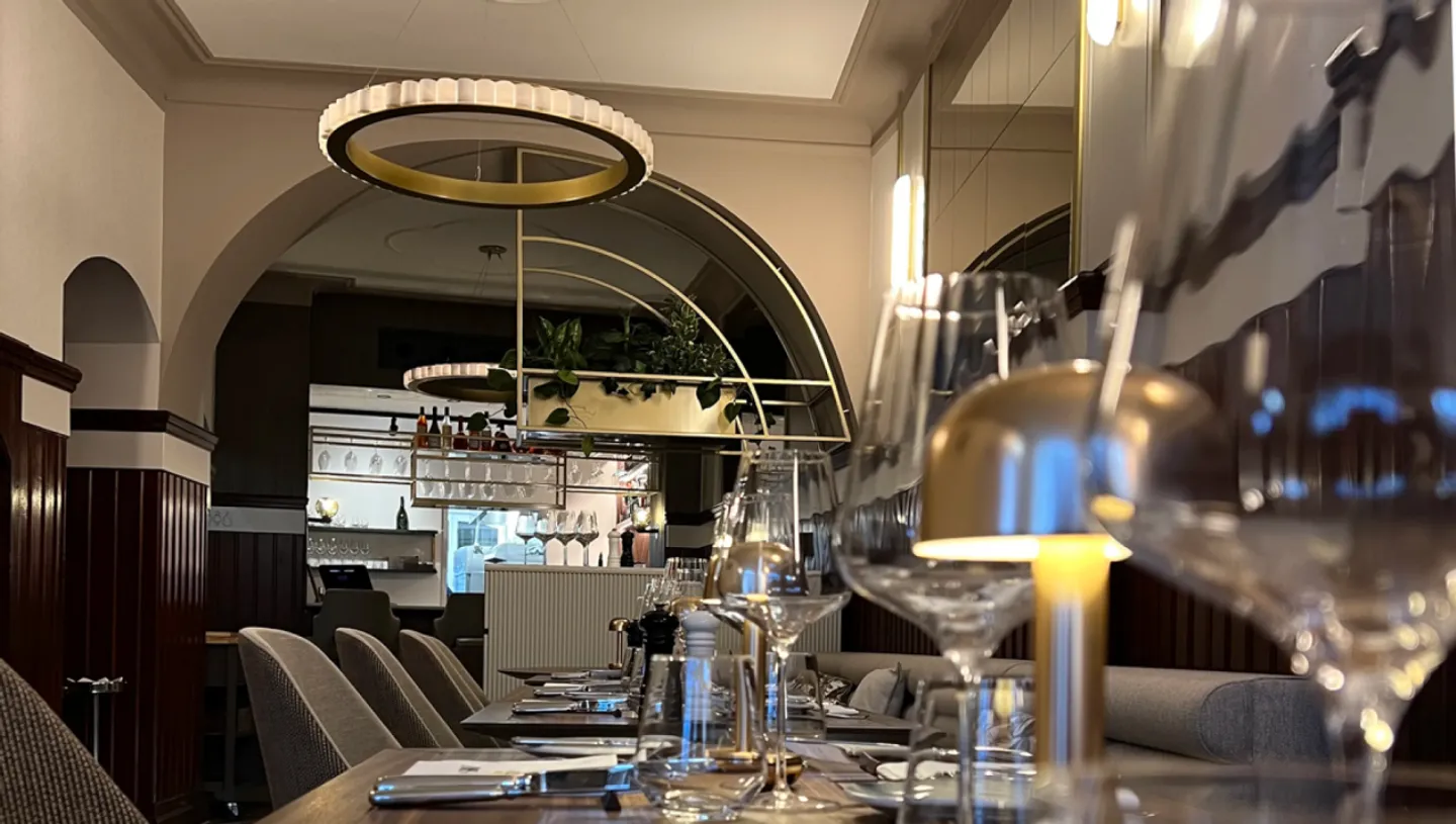 Propriété d'investissement attrayante : immeuble multifamilial et gastronomie dans un emplacement parfait - Photo 1 sur 12