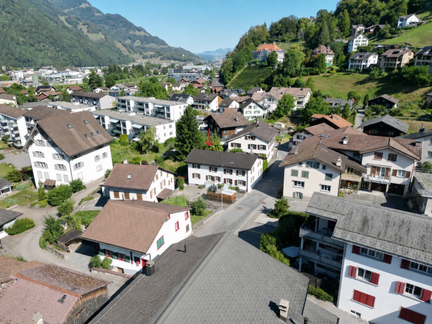 Doppeleinfamilienhaus an familienfreundlicher, sonniger und zentraler Lage in Mollis GL - Foto 2 di 13
