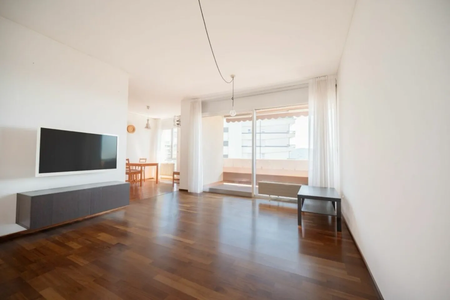 Appartamento spazioso con balconi - Foto 5 di 8