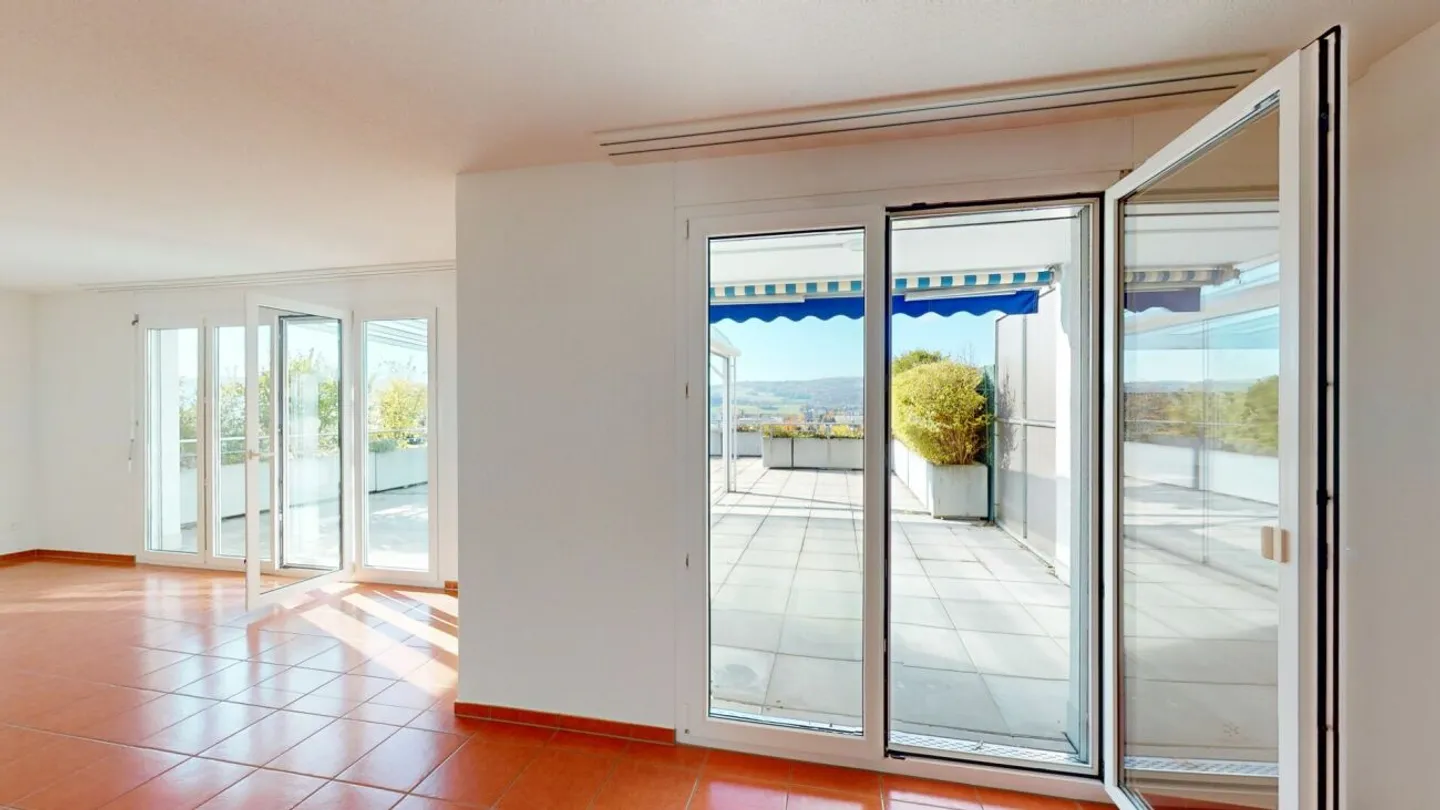 Wohnen gehobener Lage, mit Weitsicht und grosser Terrasse - Foto 5 di 13