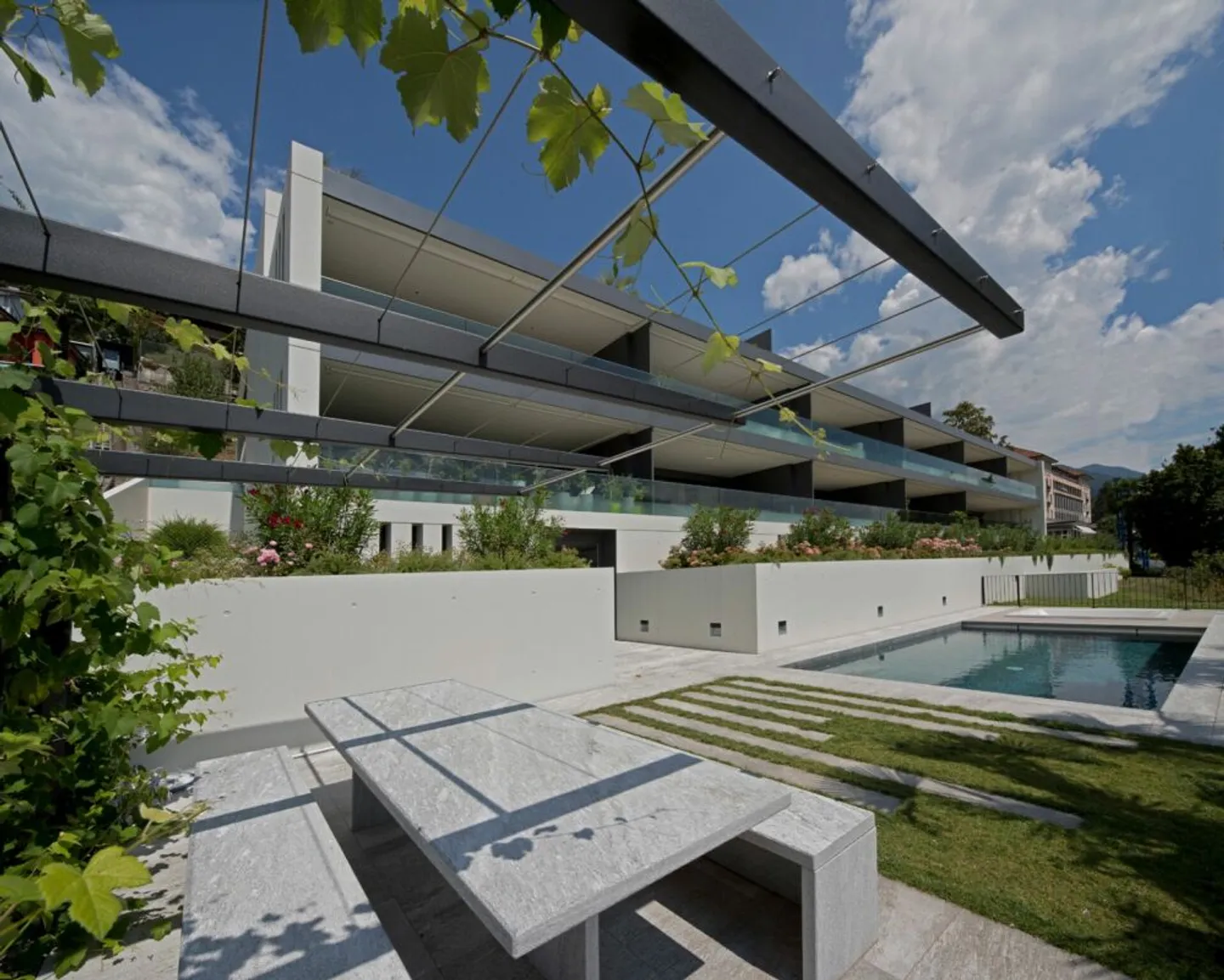 Luxurious 2.5 Room Apartment with Lake View, Large Sun Terrace, Swimming Pool and Wellness Area - Photo 13 of 13