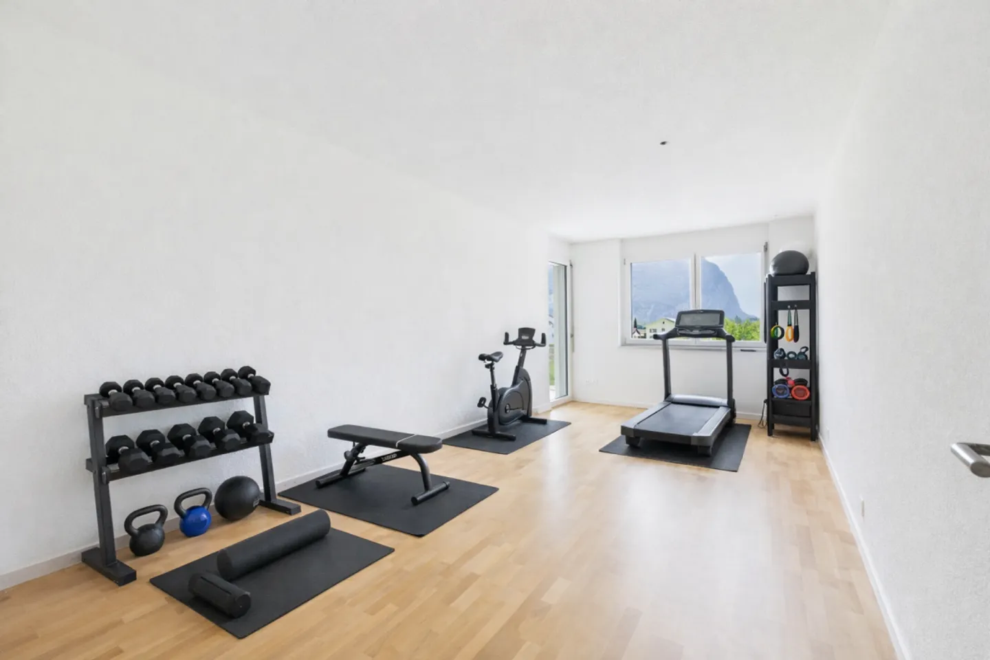 Chambre sous les combles avec vue sur la montagne - Photo 5 sur 6