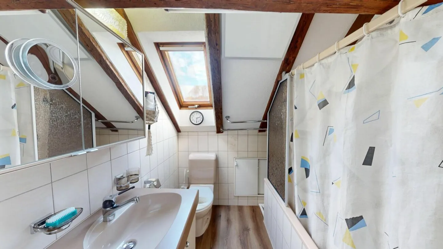 Charming House Section with Separate Studio and Large Garden - Photo 12 of 13