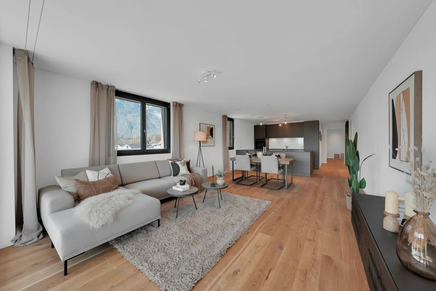 2.5-Room Penthouse Apartment - Photo 4 of 9