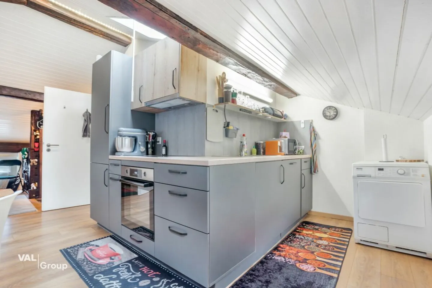 Small building in the heart of the village with a gross yield of 4.5% - Photo 12 of 13