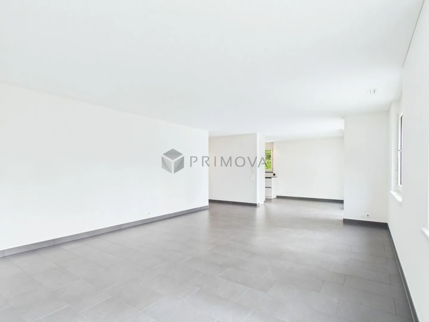 Hochwertig renovierte 4.5 Zimmer-Wohnung mit sonniger Südterrasse in Trimmis - Photo 7 of 13