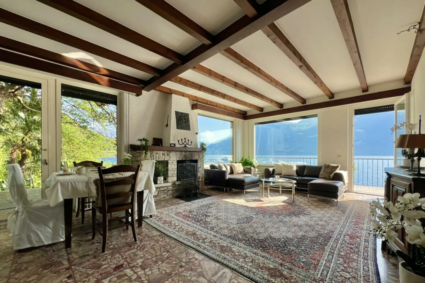 Villa directement au bord du lac avec plage privée et accès au lac / Cannobio (Italie) - Photo 4 sur 13