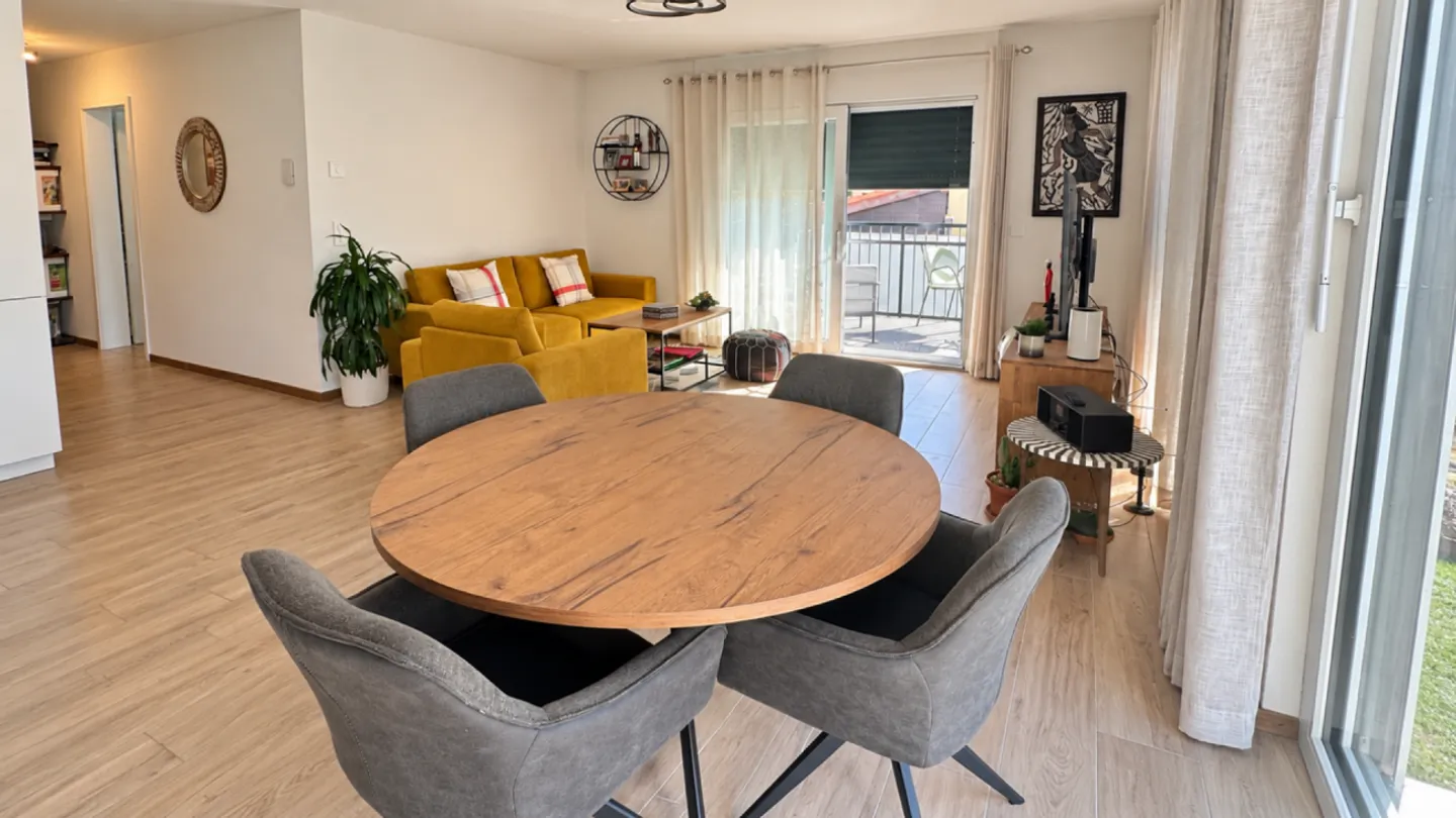 4,5-Zimmer-Wohnung, wie neu, Baujahr 2023 und 2 Parkplätze - Foto 4 von 13