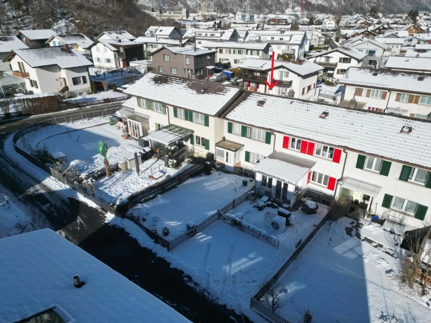 Charmantes Reihenhaus mit Garten an familienfreundlicher Lage in Netstal GL - Foto 2 di 8