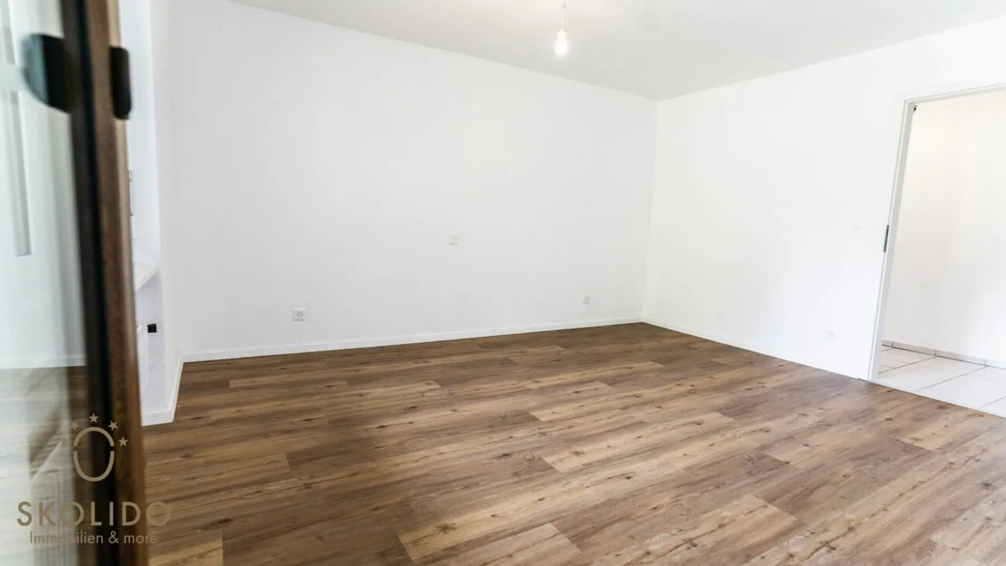 Sunny and renovated 4.5-room apartment with unobstructed panoramic views - Photo 8 of 13