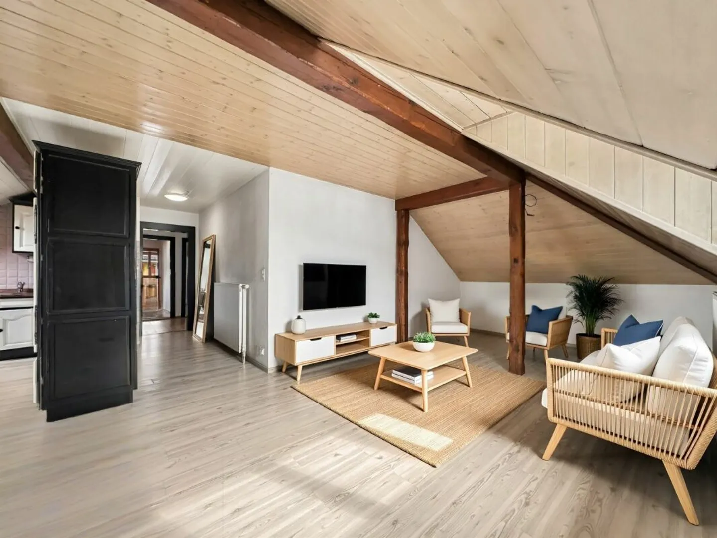 Appartement spacieux sous les combles - Photo 8 sur 13