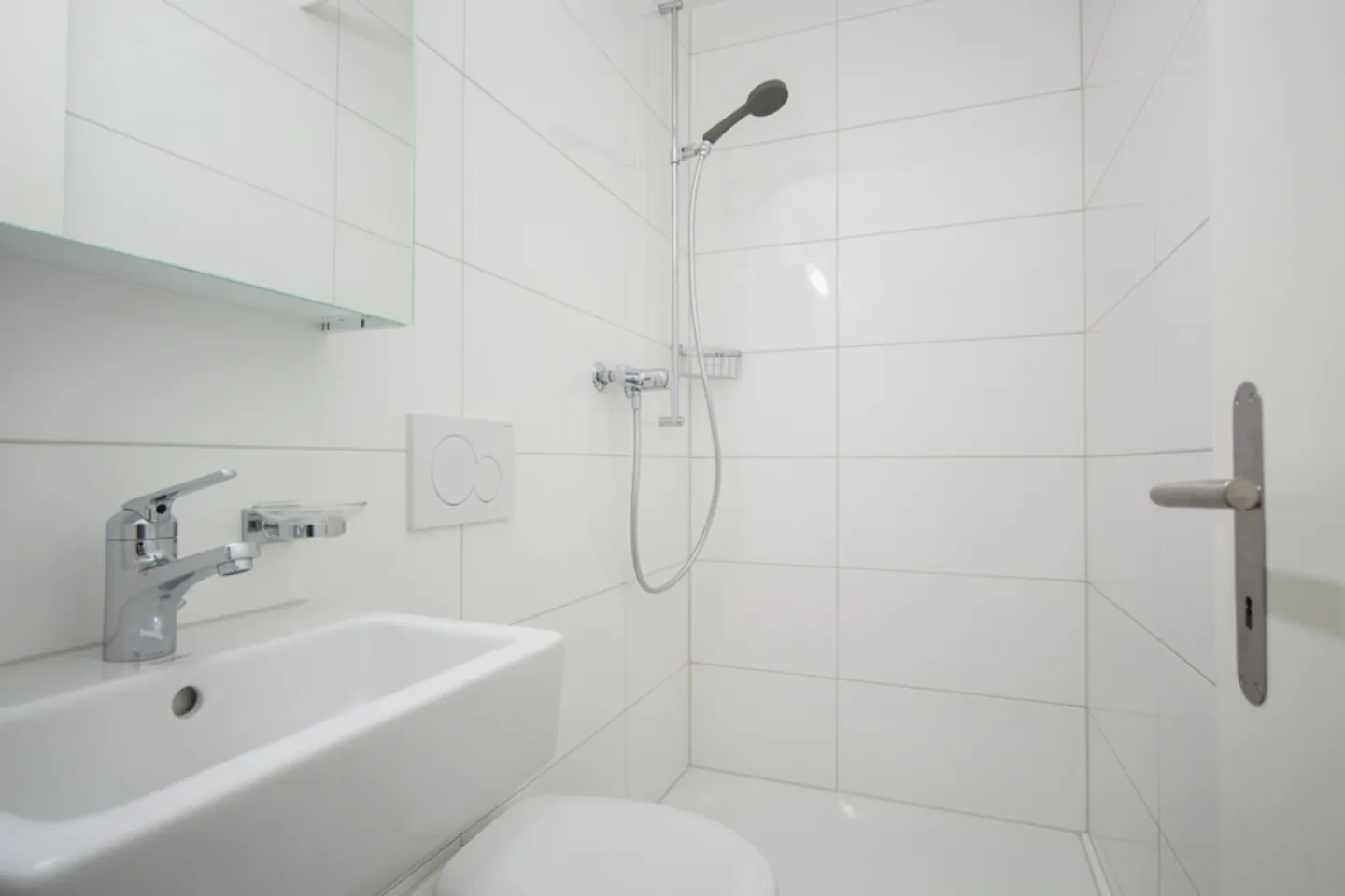 Luminoso appartamento di 4,5 stanze con balcone e cucina moderna - Foto 10 di 11