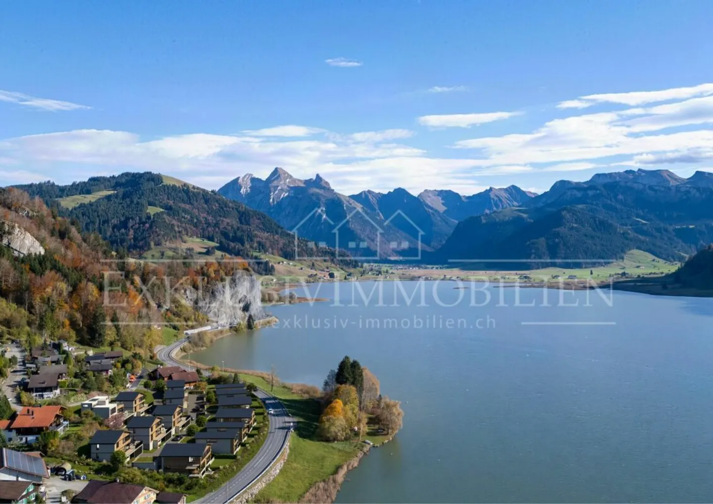Nouveau bâtiment : architecture moderne dans un cadre naturel idyllique - Photo 4 sur 5