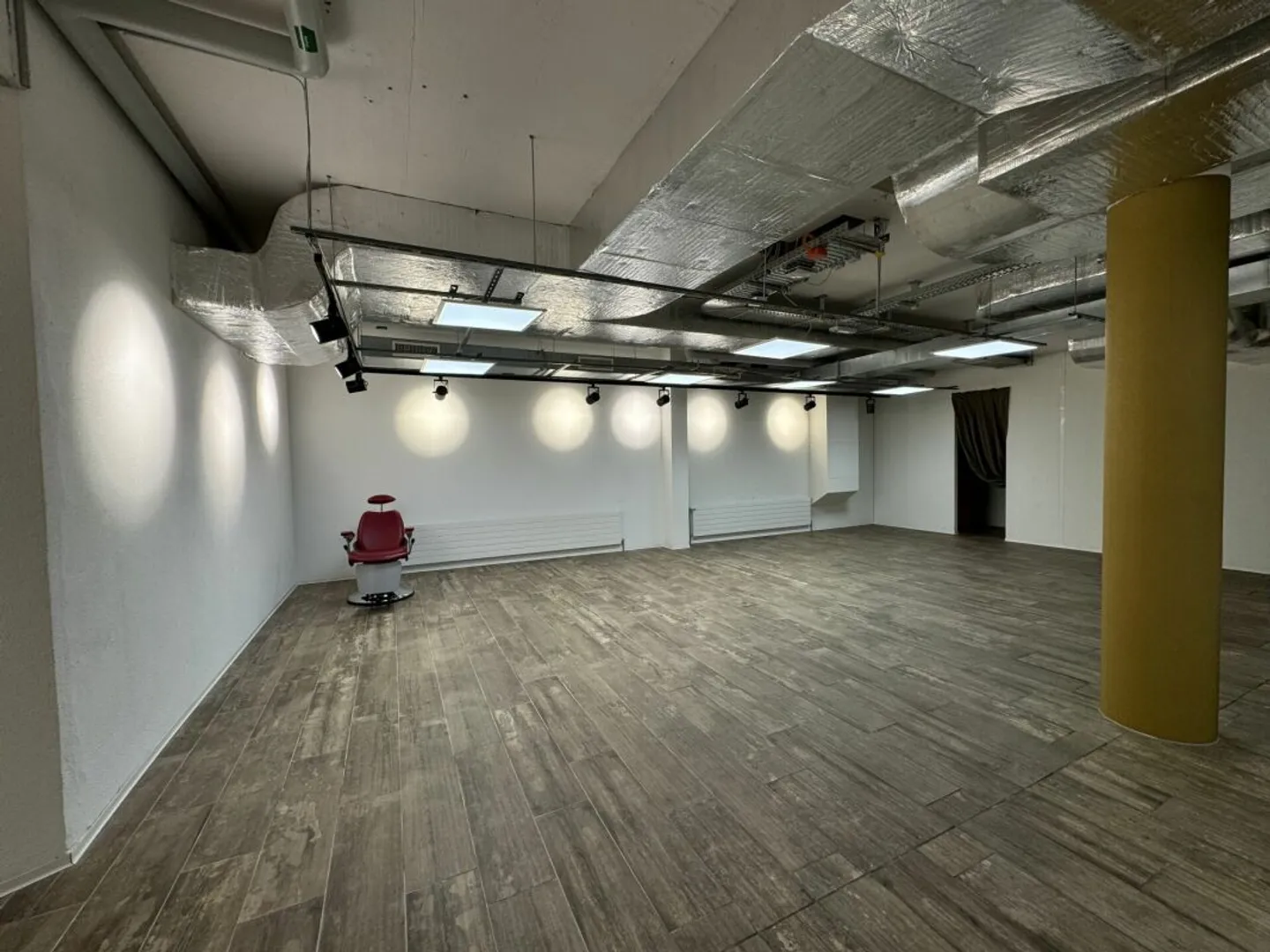 Cozy Beauty Studio Space - Photo 6 of 8