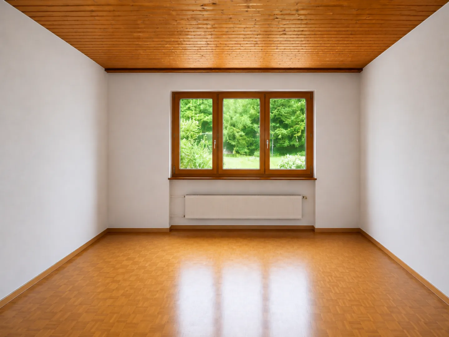 freistehendes Zweifamilienhaus mit Garagen und grosszügigem Umschwung - Foto 8 di 13