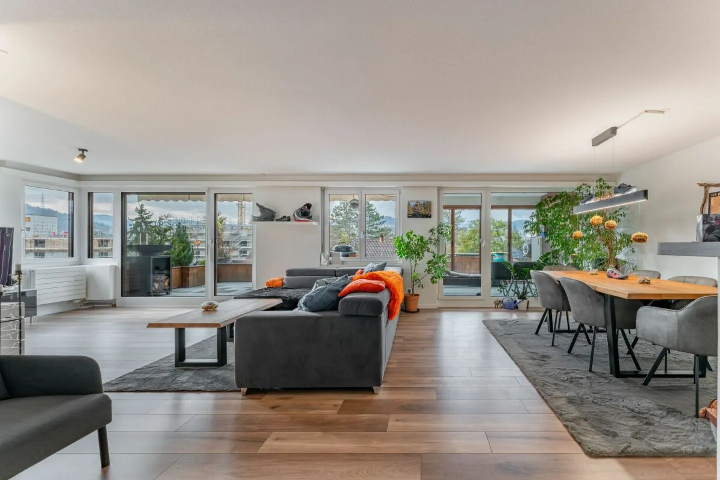 154 m² on one level | 28 m² terrace with hot tub | renovated in 2021 | Liestal - Photo 1 of 4