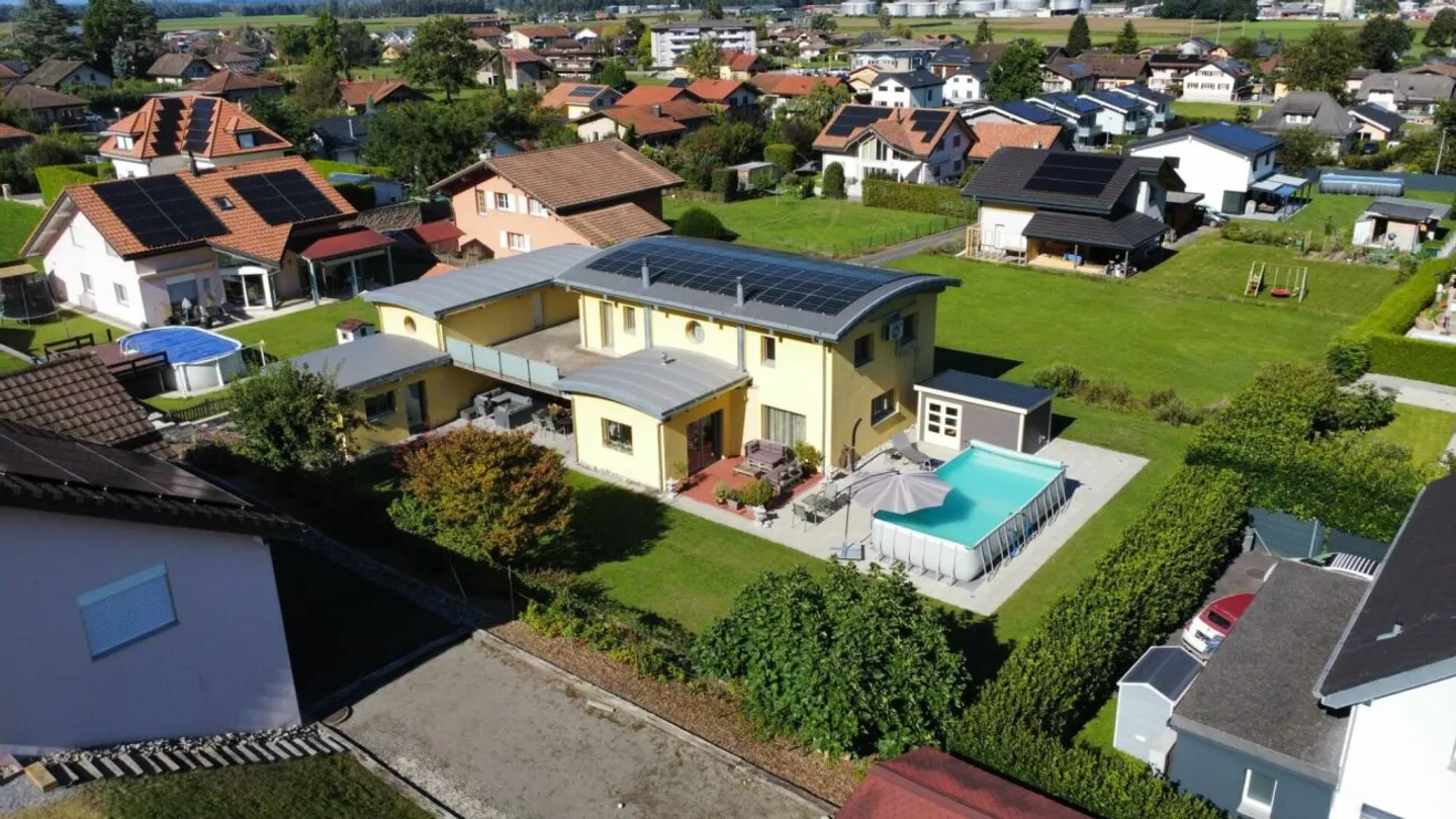 Detached house with habitable annex in Collombey - Photo 2 of 13