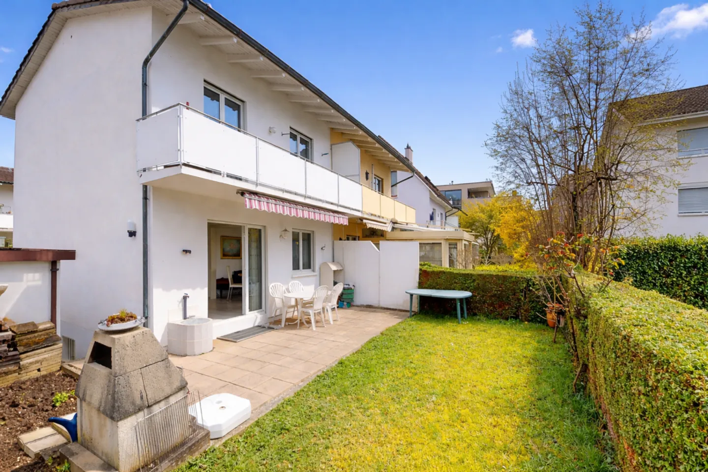 Casa familiare in una posizione tranquilla e centrale a Reinach BL - Foto 1 di 6