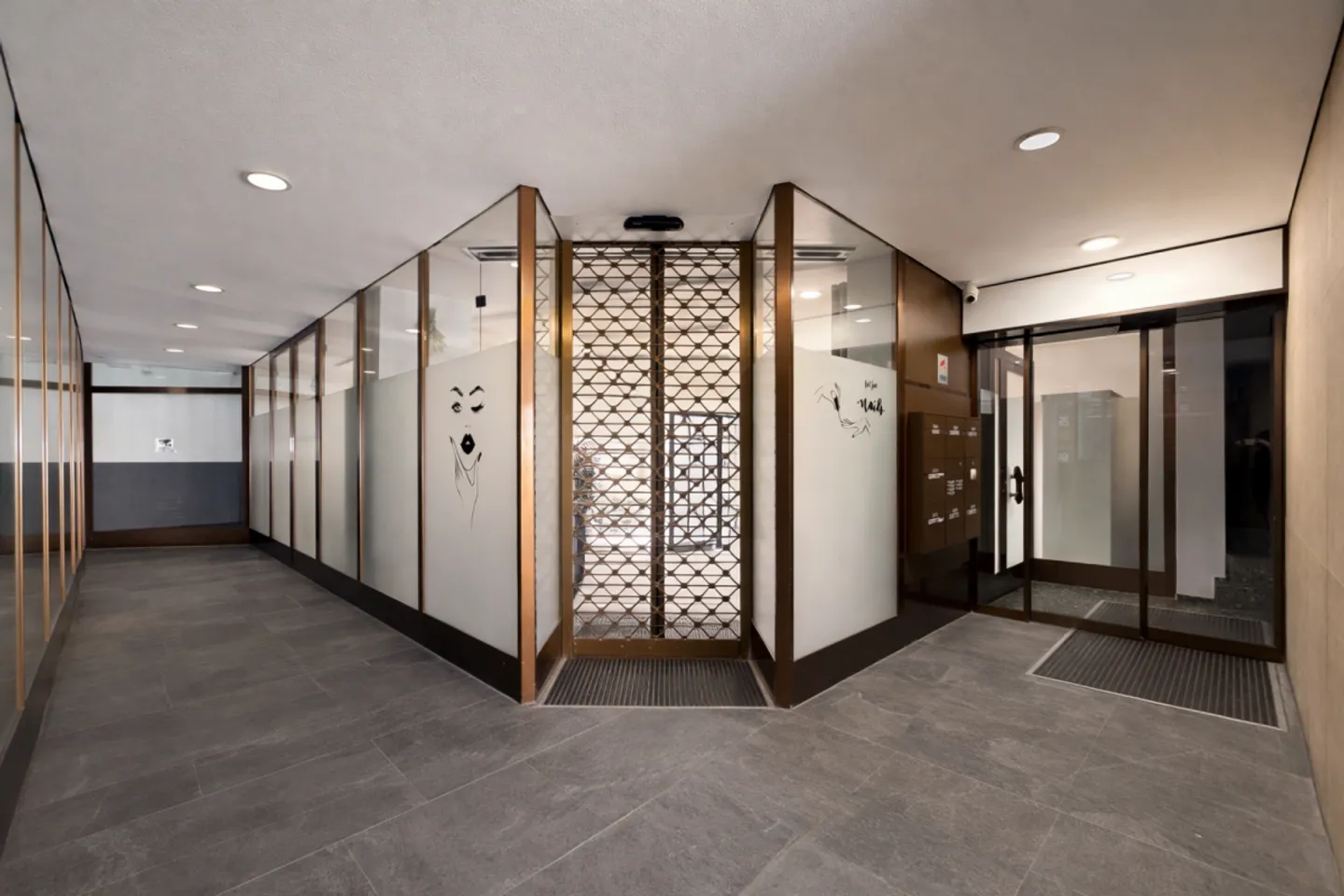 Retail space directly in the town of Laufen - Photo 1 of 4