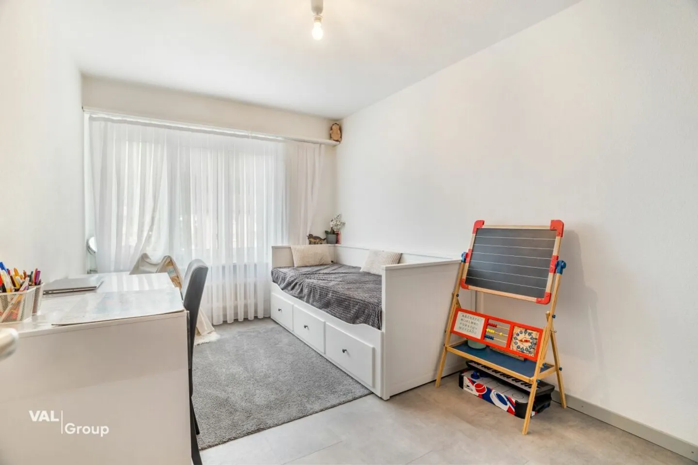 Modern Living in Prime Location - Spacious 4.5-Room Apartment - Photo 8 of 13