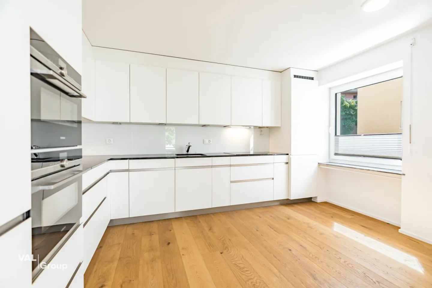 Exclusive 5.5-room apartment with single-family home character - prime location - Photo 5 of 13