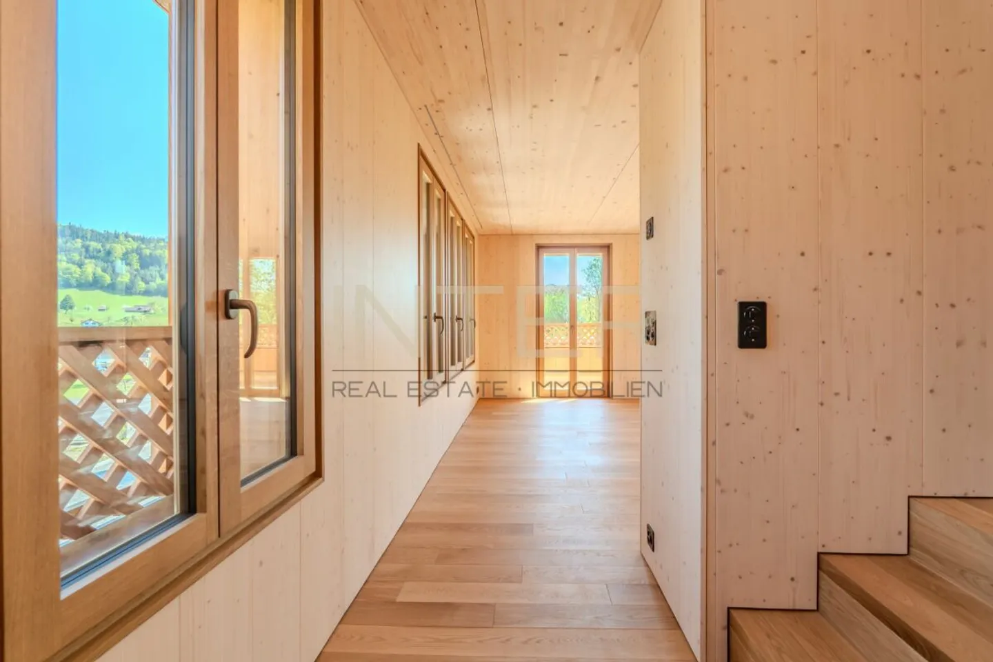 First occupancy in Risch: Exclusive 2.5-room maisonette apartment in a separate Stöckli - Photo 2 of 13