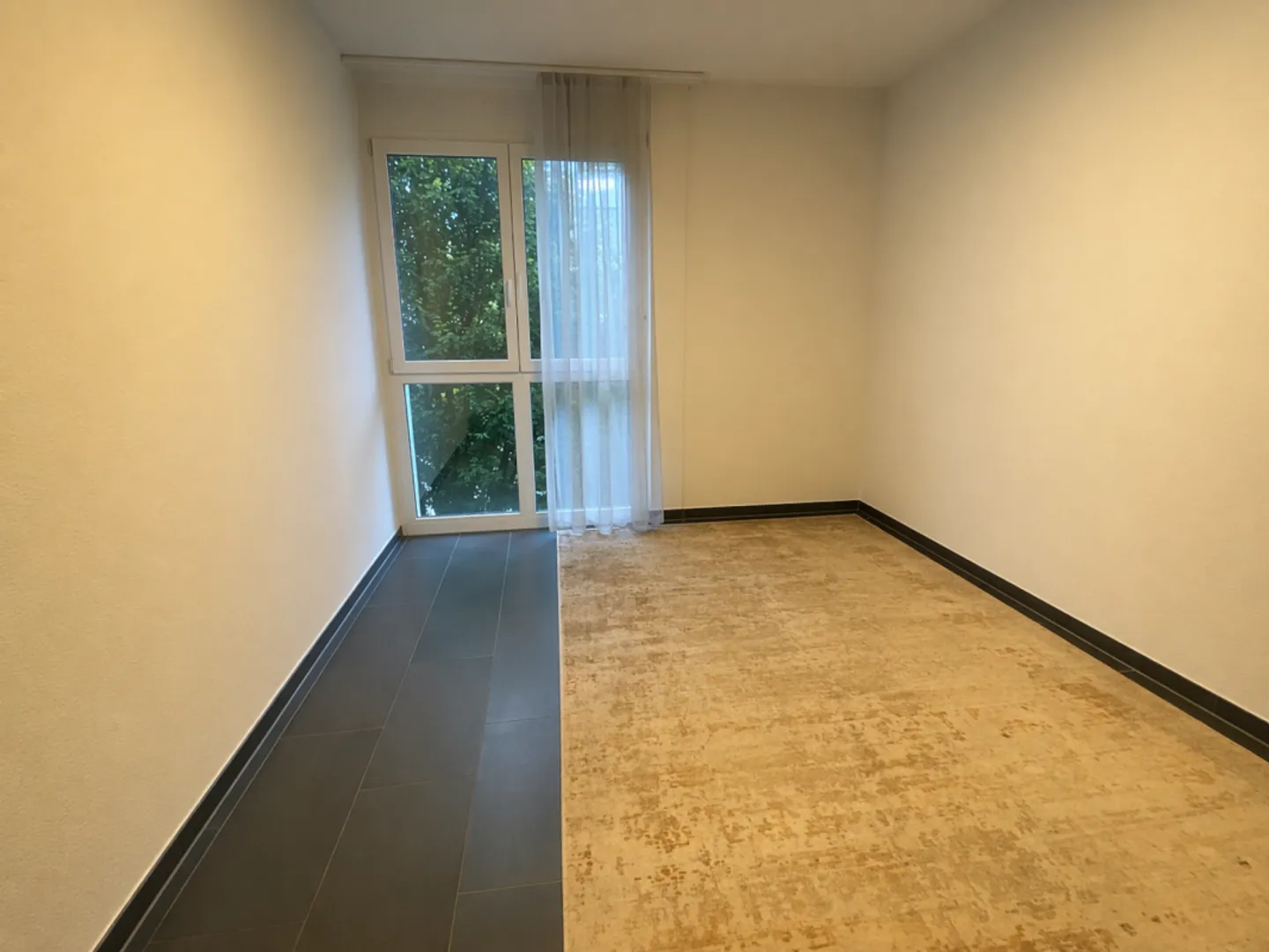 Appartamento giardino moderno, luminoso e attraente di 4,5 stanze a Niederrohrdorf AG - Foto 7 di 11