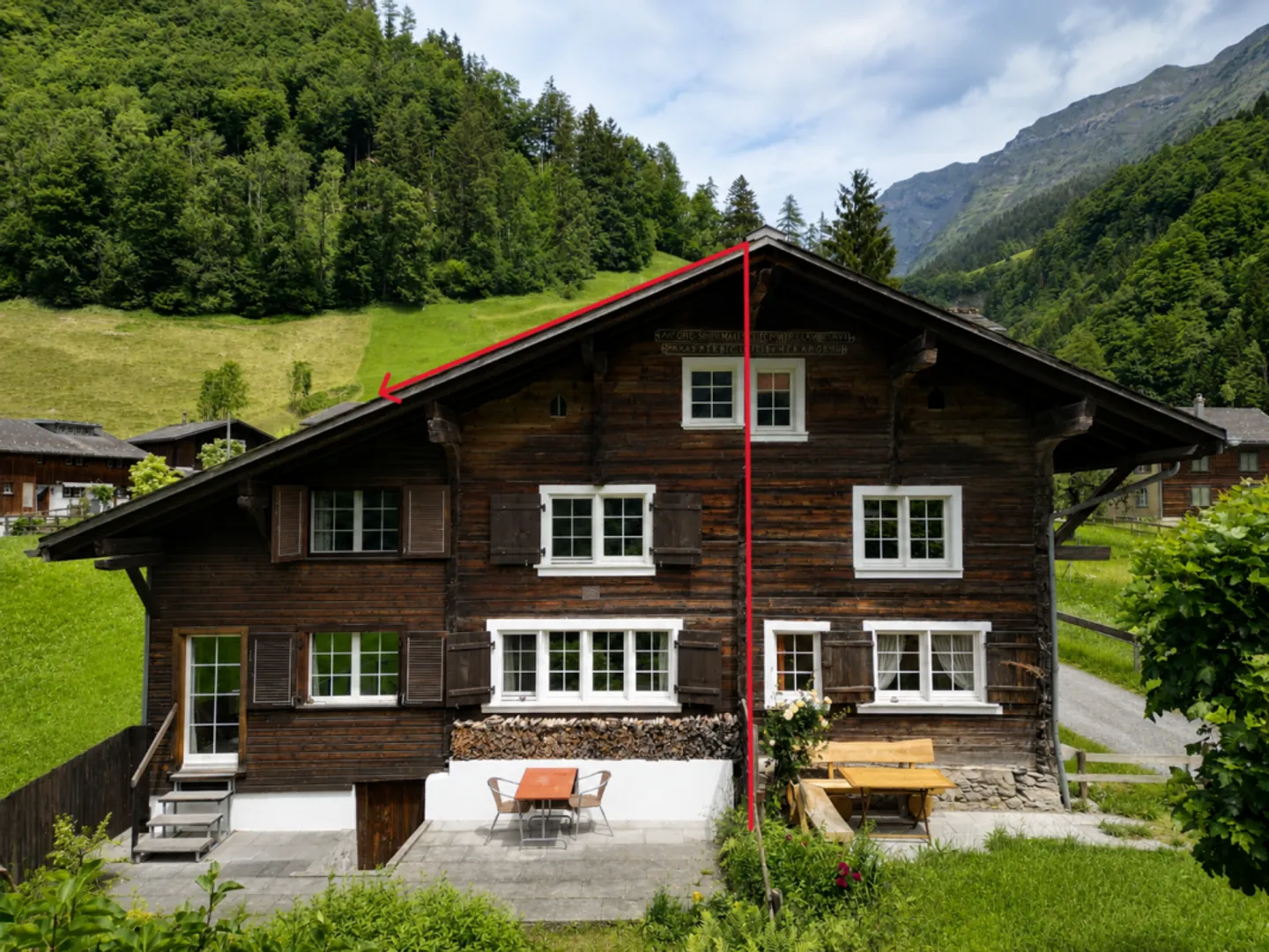 Wohn- oder Ferienhaushälfte mit Garten an ruhiger und sonniger Lage in Matt - Foto 1 von 13