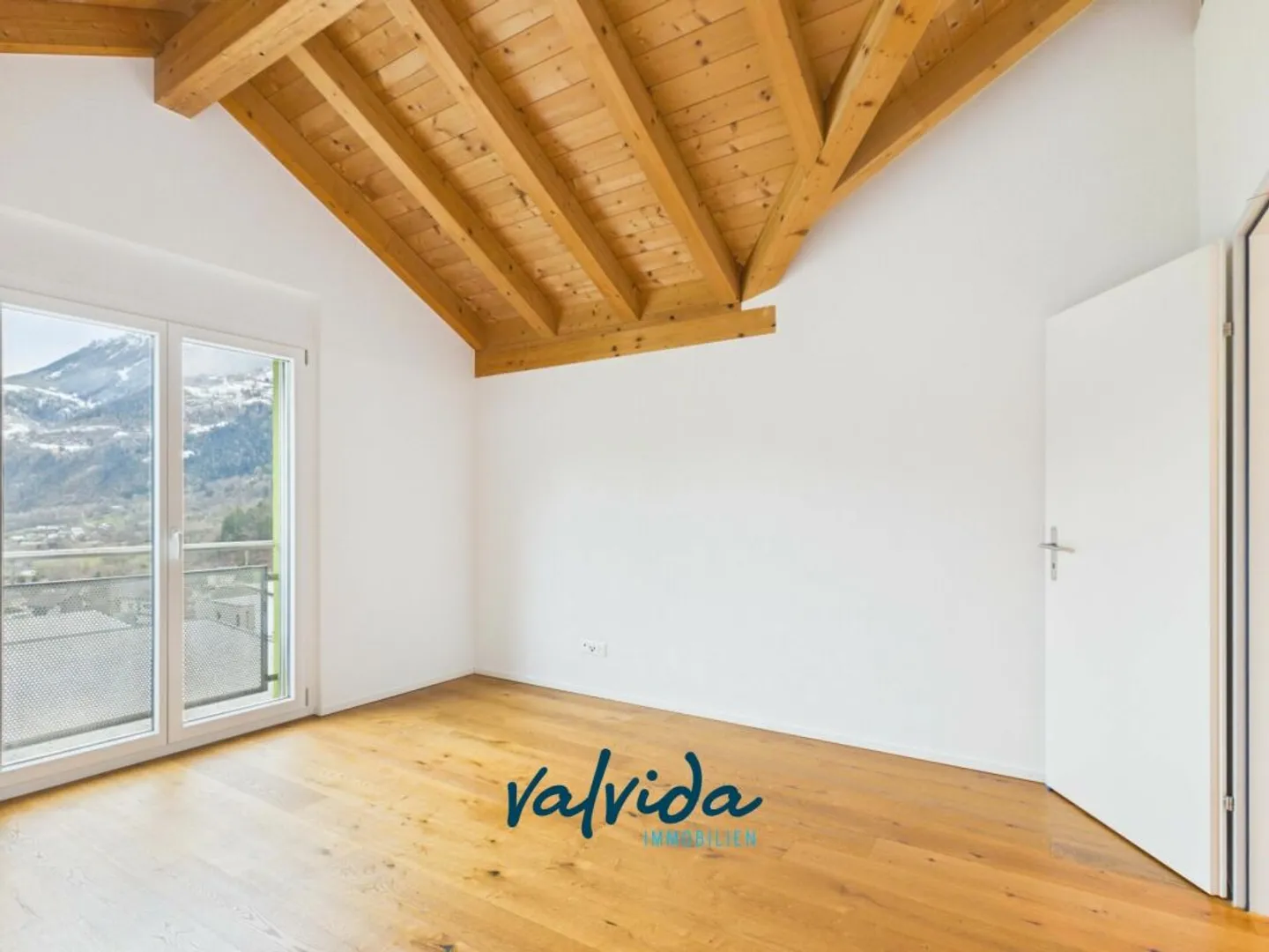 Living above the rooftops - comfort and privacy combined - Photo 6 of 9