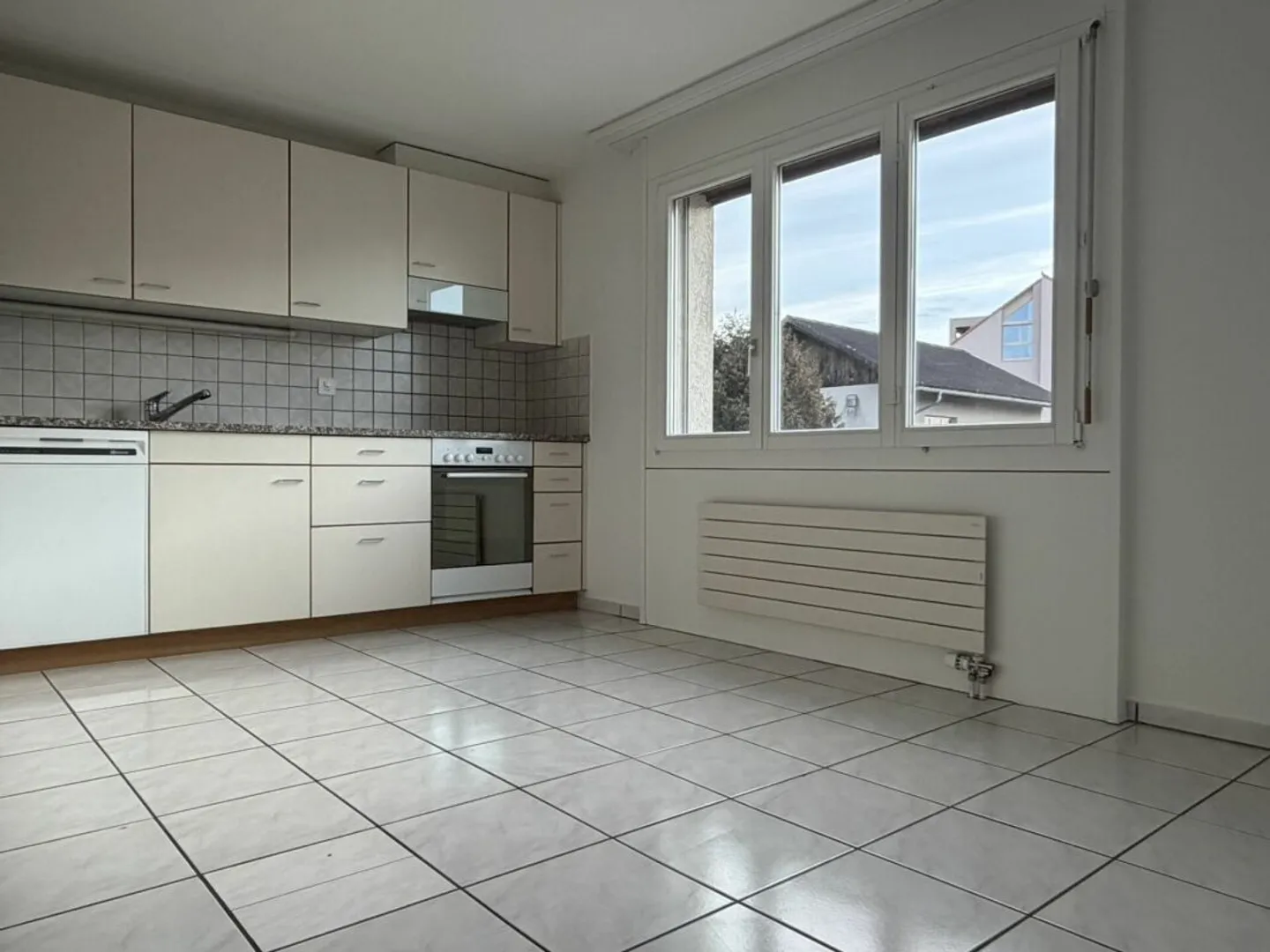 Appartement lumineux de 4.5 pièces avec grand balcon - Photo 5 sur 13