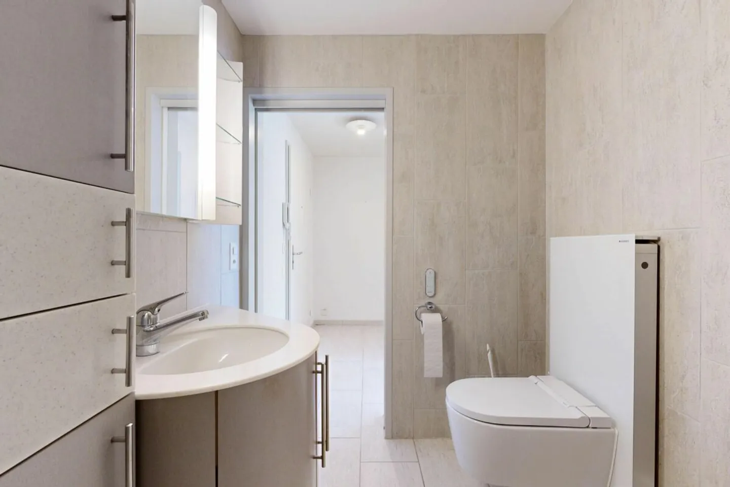 Well-maintained single/retirement apartment in an ideal location - Photo 10 of 13