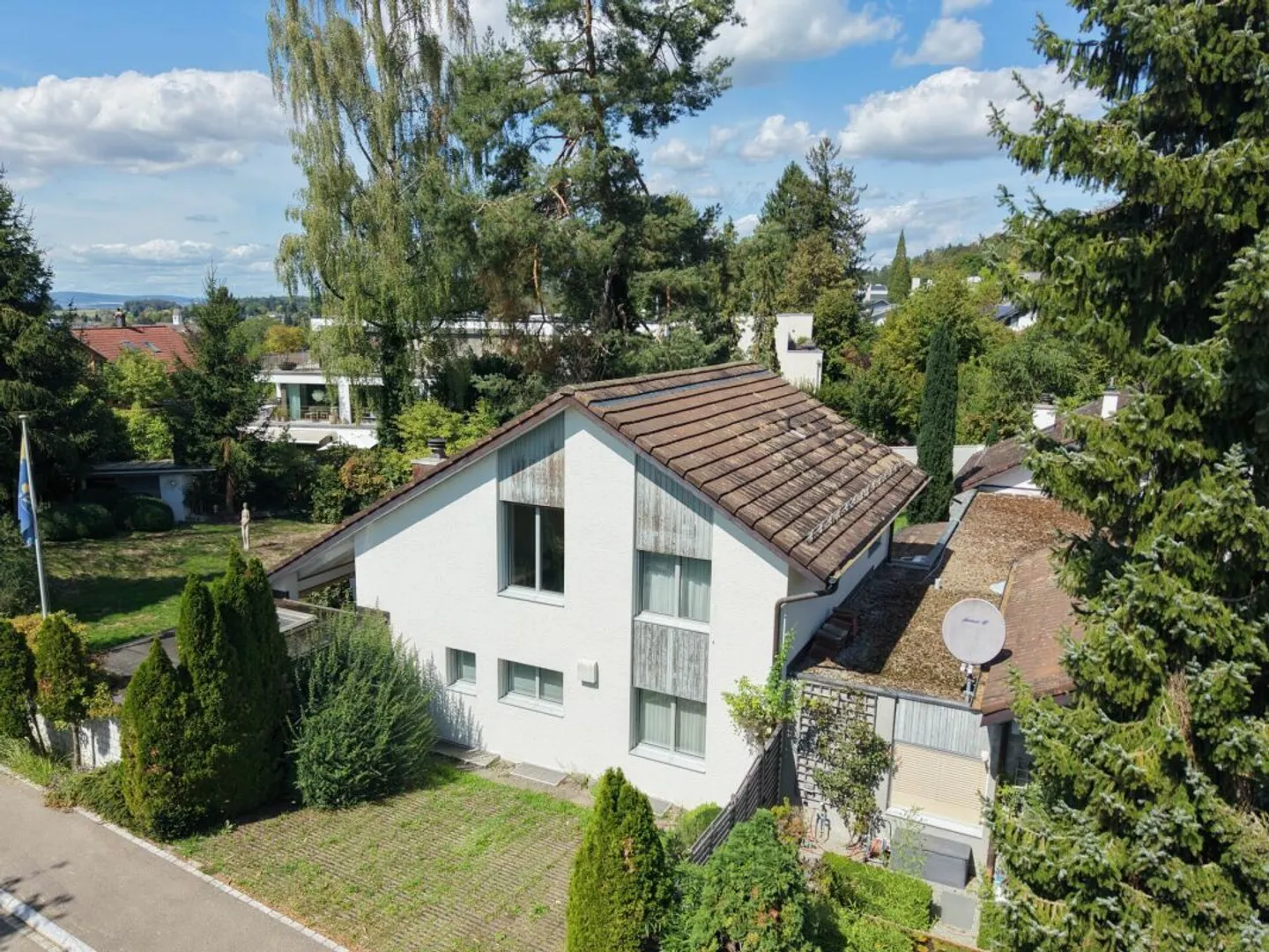 More Space than Usual: Spacious Family House in the Best Location in Bassersdorf - Photo 3 of 13