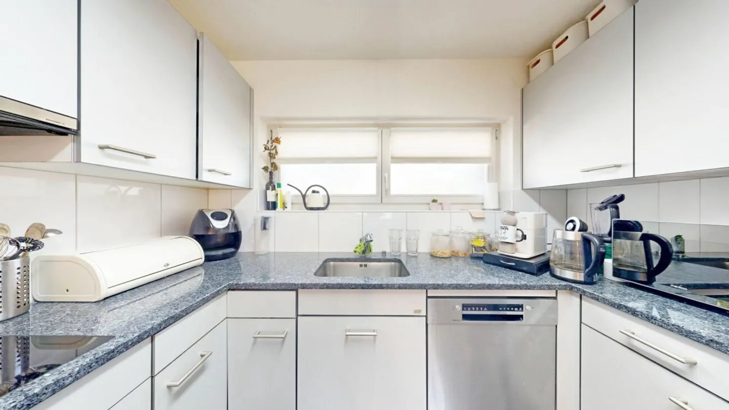 Moderne Wohnung mit Atelier in Neuenegg - Foto 7 von 13