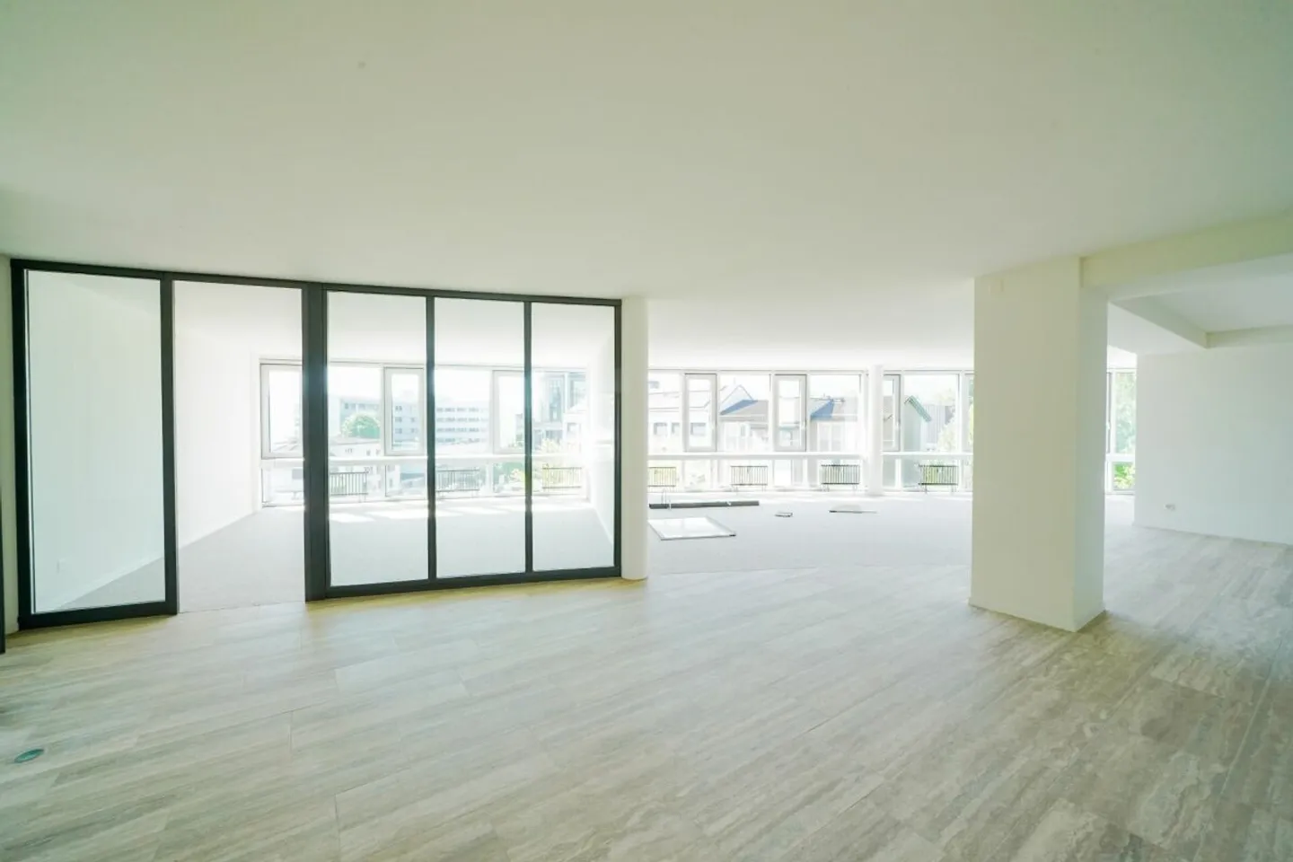 Moderne und lichtdurchflutete Büroräumlichkeiten am Sonnenplatz 1 in Emmenbrücke - Foto 2 von 10