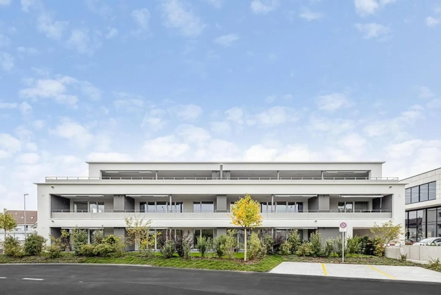 Garden apartment with great seating area seeks new tenants - Photo 2 of 7