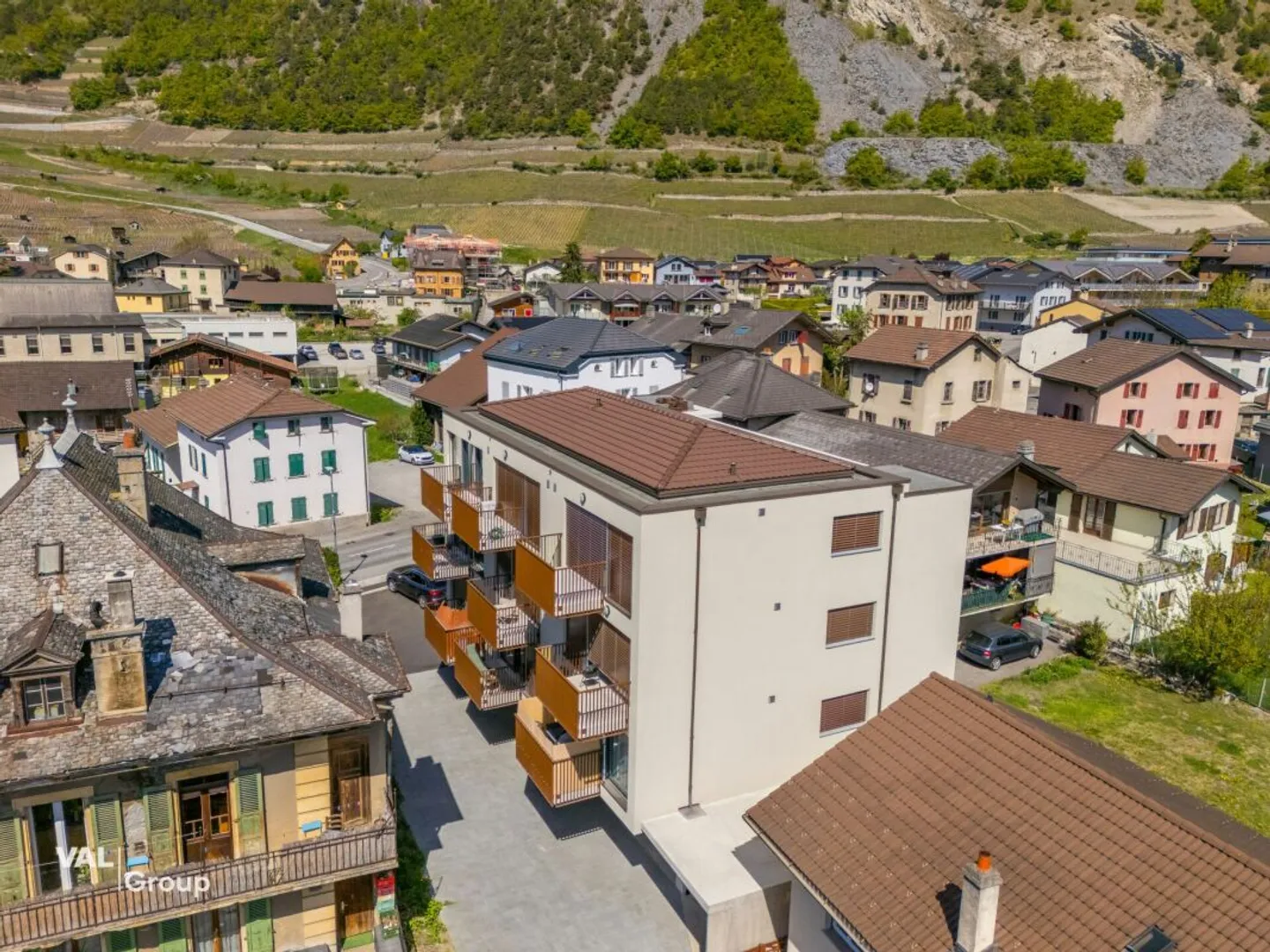 Building of 9 apartments - 4.4% immediate yield, in the heart of the village - Photo 2 of 13