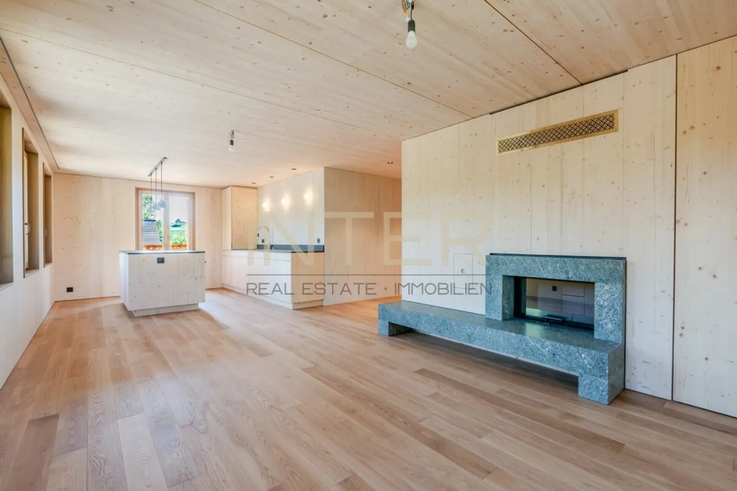 First occupancy in Risch: Exclusive 3.5-room apartment on the 2nd floor with 3 loggias and fireplace - Photo 1 of 13