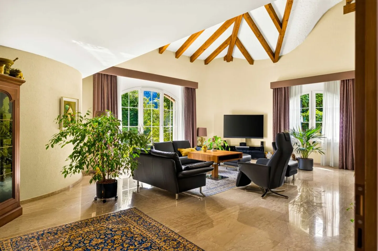 A special kind of home - charming 7.5-room detached house with garden idyll - Photo 3 of 13