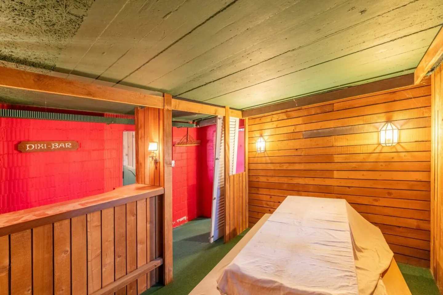 Petit mais bien avec vue sur le château et besoins de rénovation - Photo 10 sur 13