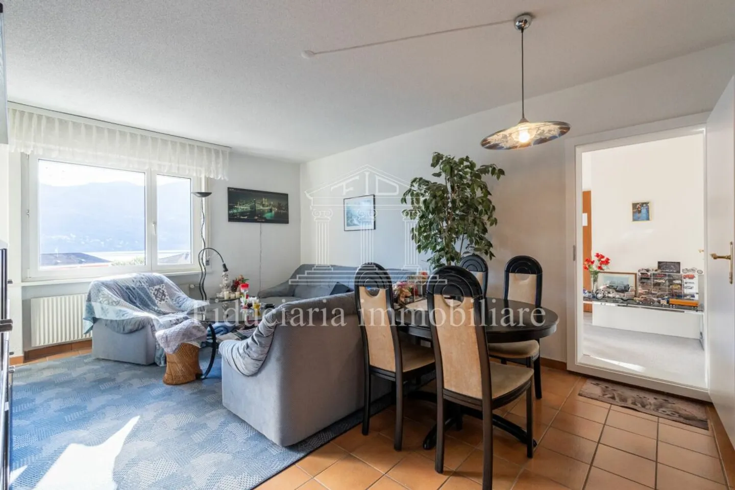 BRISSAGO - Appartement spacieux dans un emplacement central et ensoleillé avec vue dégagée sur le lac - Photo 3 sur 13